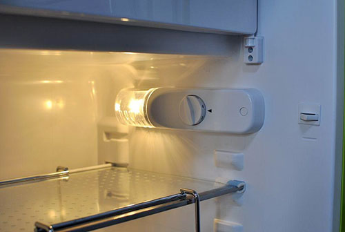 卡萨斯冰箱照明灯不亮是